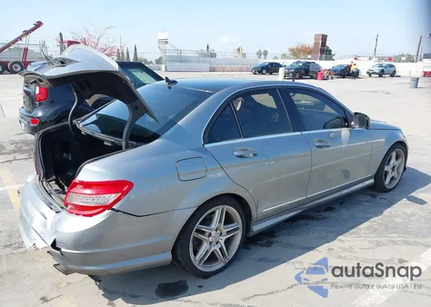 2008 Mercedes-Benz C 350 Sport z USA, uszkodzony, nr VIN WDDGF56X48F174635